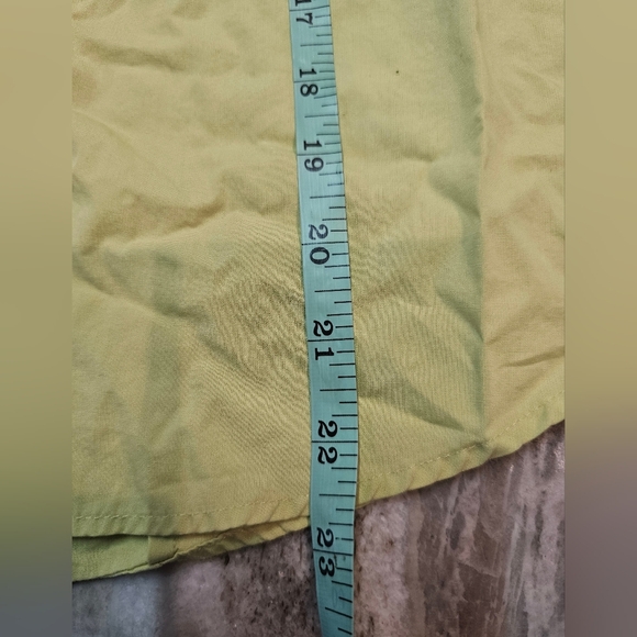 Crazy Horse by Liz Claiborne Women’s Button-Up Shirt Size 10 | Chartreuse Cotton - Picture 7 of 7